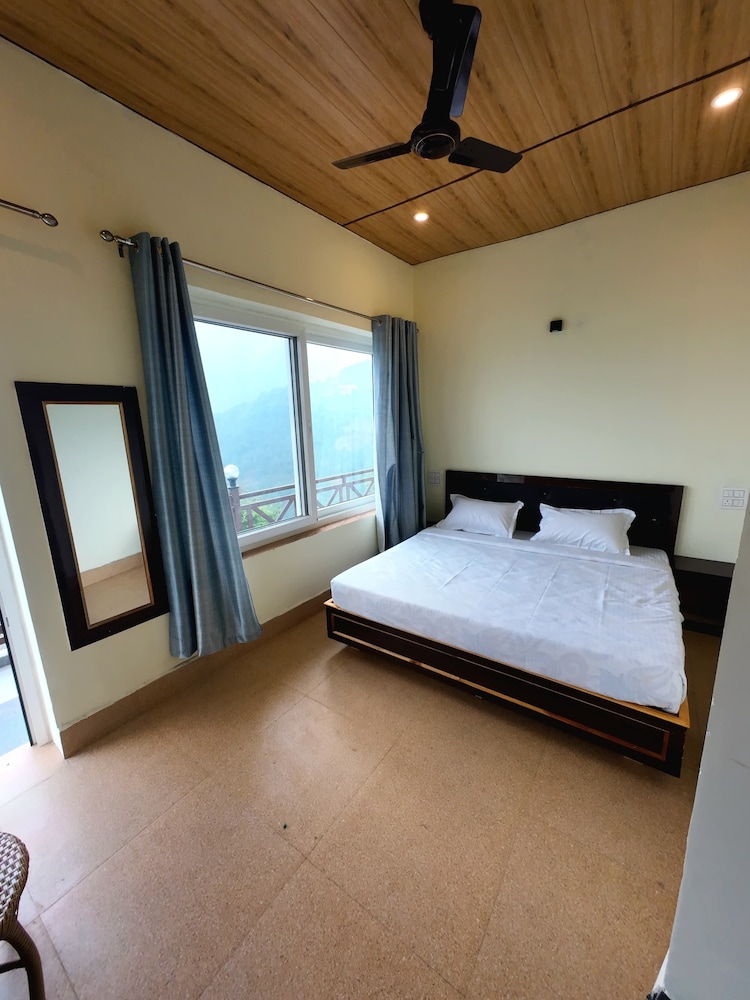 Economy Double Room, Balcony, Mountain View