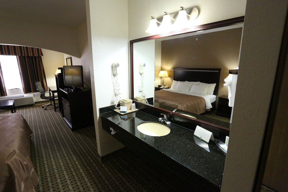 Suite, 1 Queen Bed with Sofa bed, Non Smoking - Photo 4