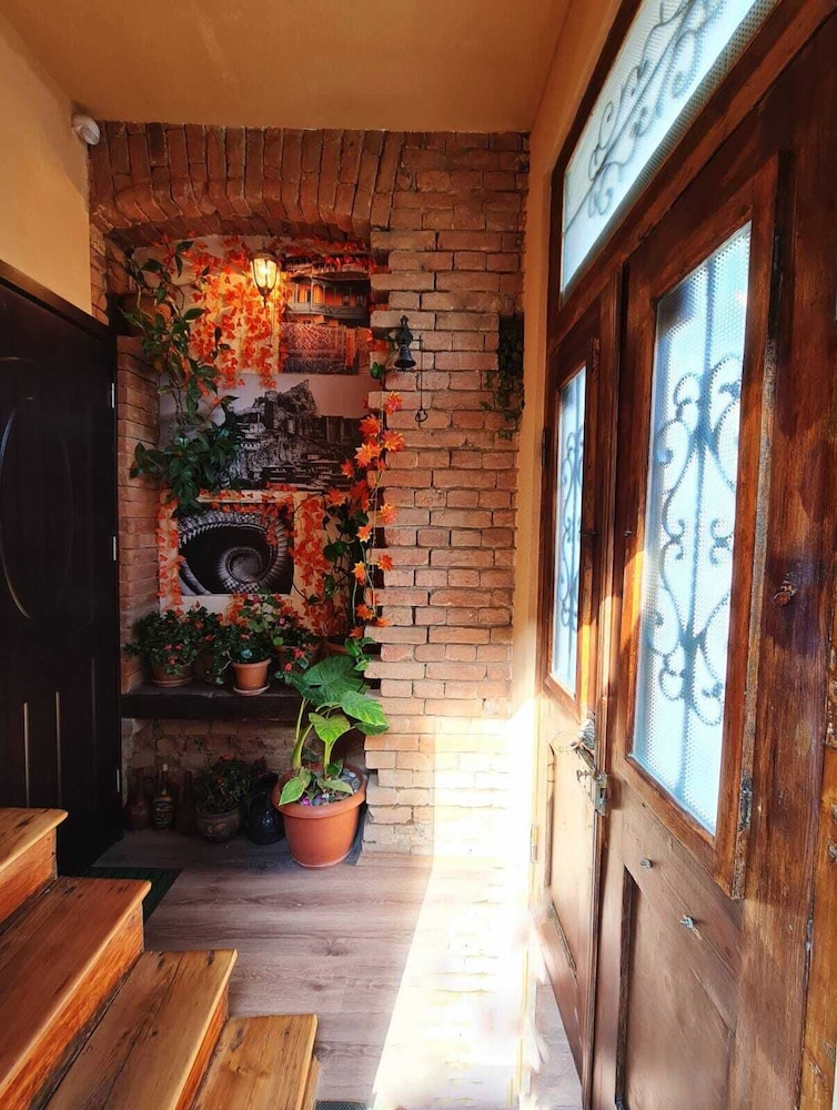 Traditional Apartment photo 3