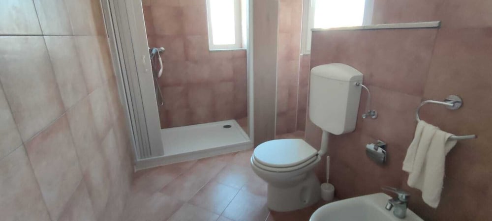 Standard Room, 1 Queen Bed, Non Smoking, Garden View photo 2