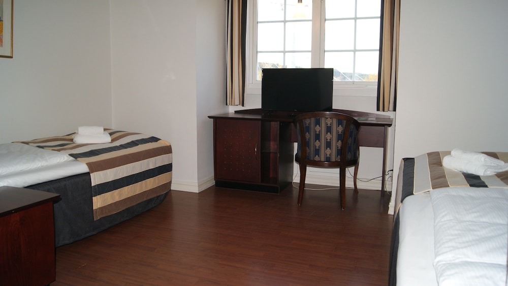 Twin Room, 2 Twin Beds photo 3