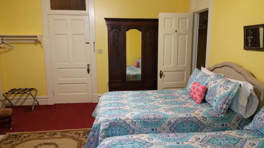 Room, 2 Double Beds, Private Bathroom photo 3