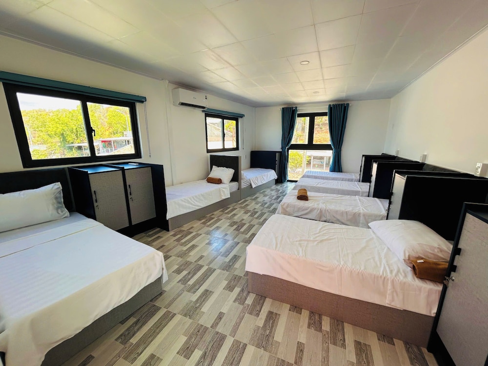 Basic Shared Dormitory, Multiple Beds, Courtyard View, Beachside