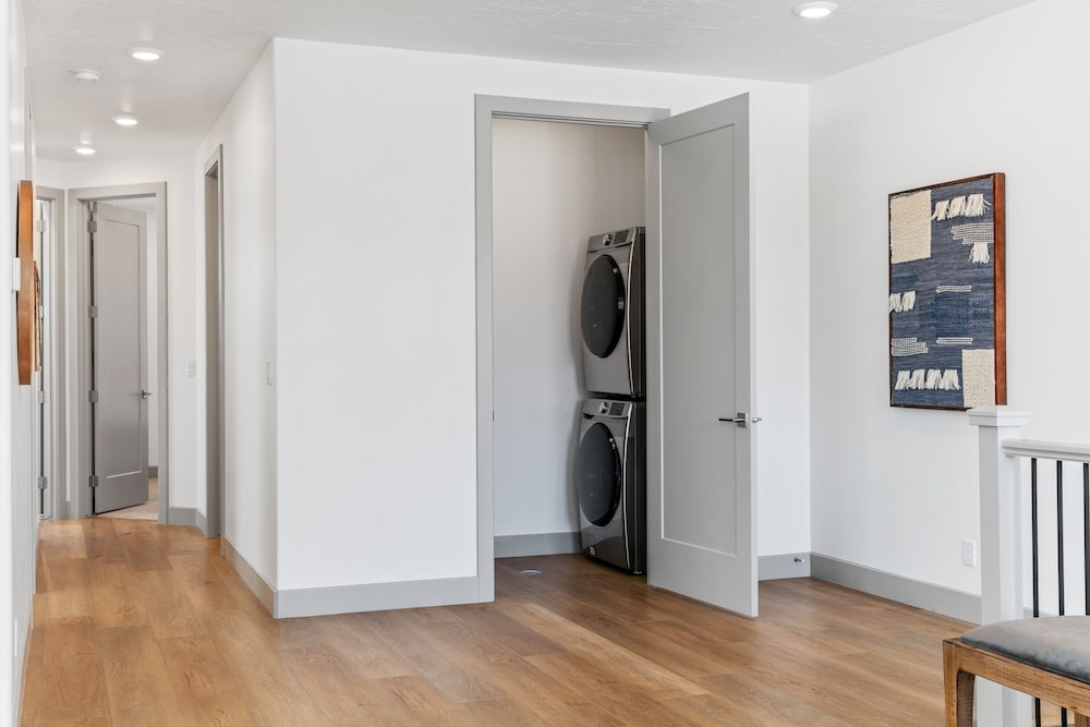 Townhome, 5 Bedrooms photo 2