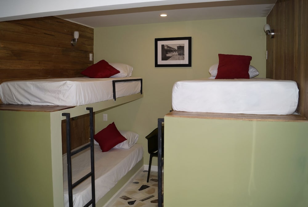 Standard Quadruple Room, Multiple Beds, Private Bathroom photo 2