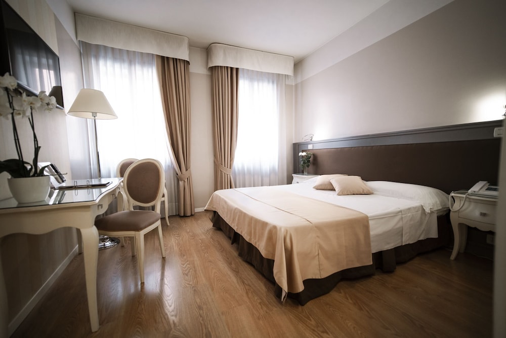 Classic Double Room Single Use photo 2
