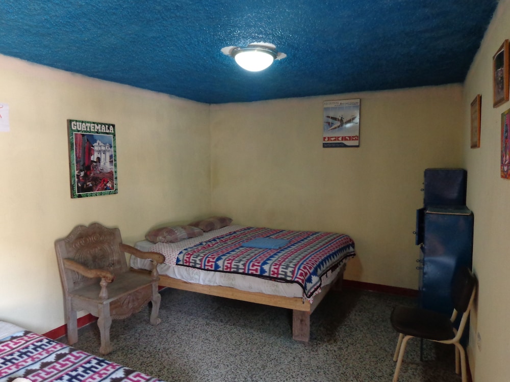 Double Room, Multiple Beds, Non Smoking, Shared Bathroom photo 2