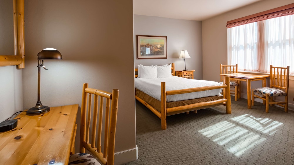 Standard Room, 1 Queen Bed, Non Smoking, Refrigerator & Microwave (2nd Floor) photo 3