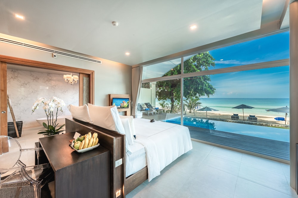 Beachfront Suite (Adults Only) photo 1