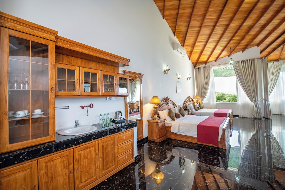 Suite with Lake View