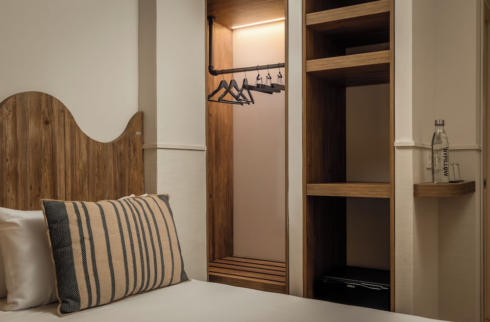 Standard Twin Room - Photo 4