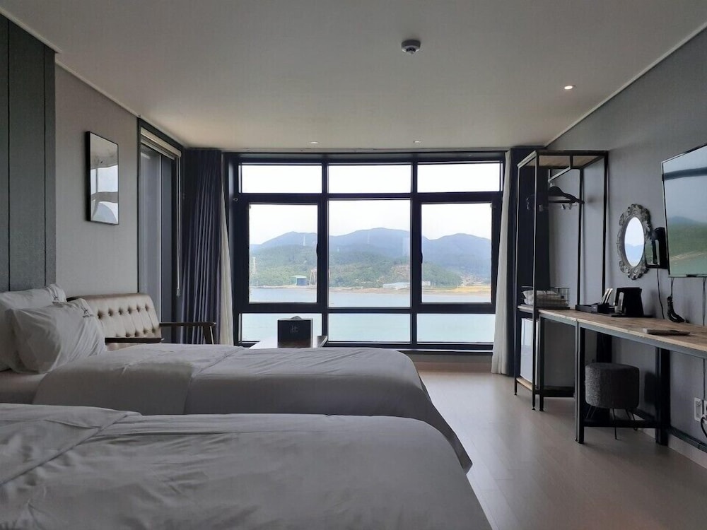 Premium Room, Ocean View - Photo 3