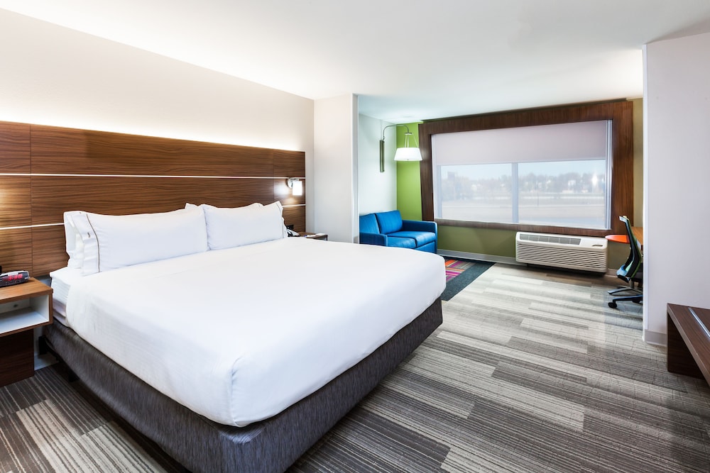 Suite, 1 King Bed, Accessible Bathtub, Non Smoking (Communications)