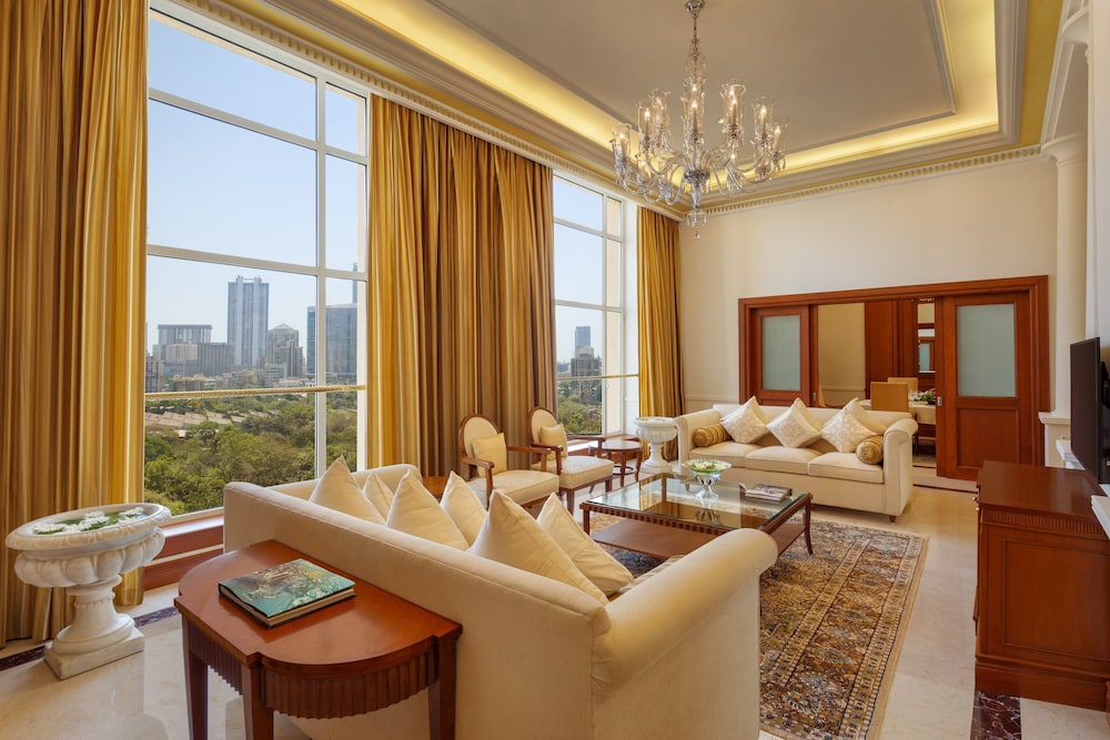Suite, 1 King Bed, Tower photo 1
