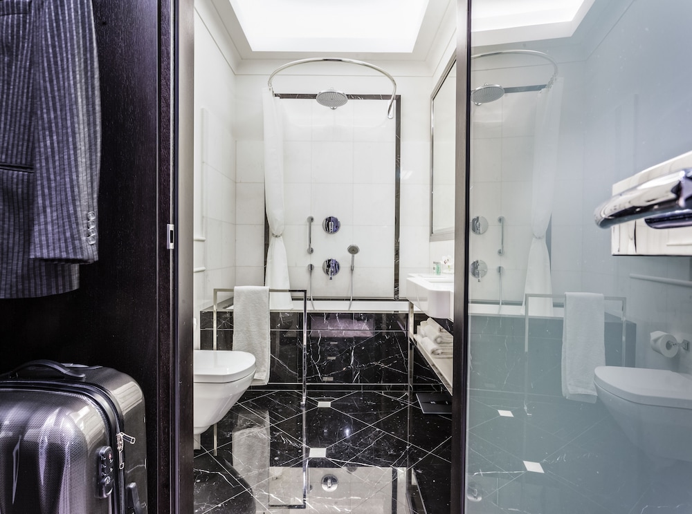Classic Double Room thumbnail 6