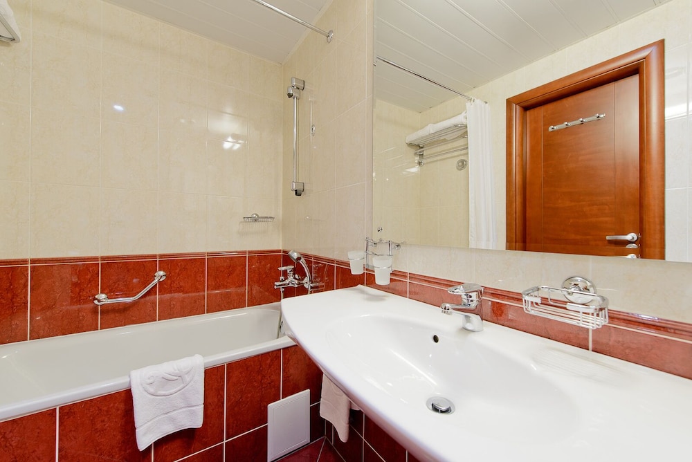 Basic Double or Twin Room photo 3