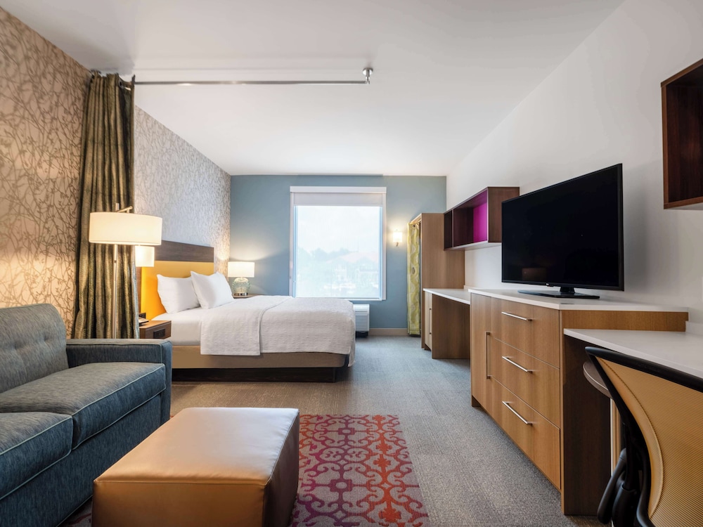 Studio Suite, 1 King Bed, Accessible, Bathtub - Photo 4