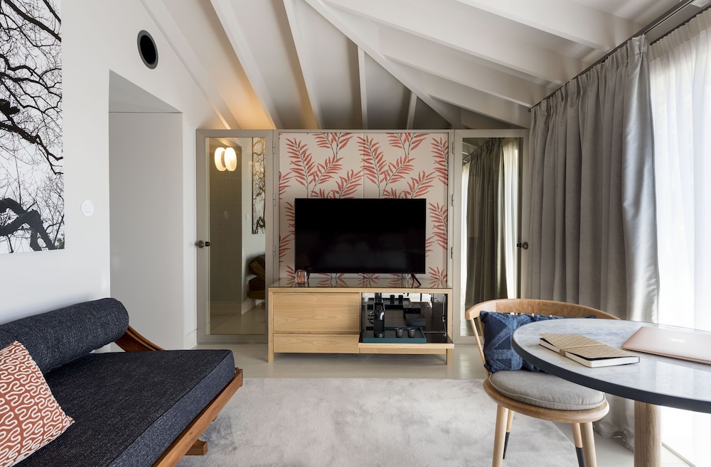 Deluxe Room, 1 Double Bed with Sofa bed - Photo 2