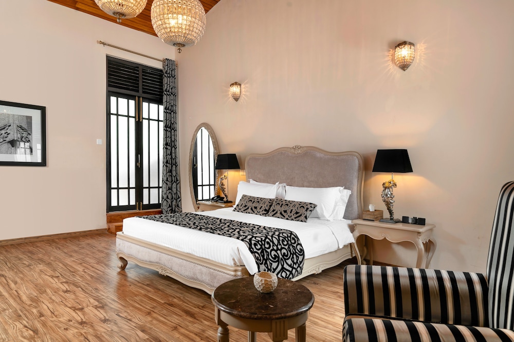 Deluxe Room, 1 King Bed, Garden View photo 2