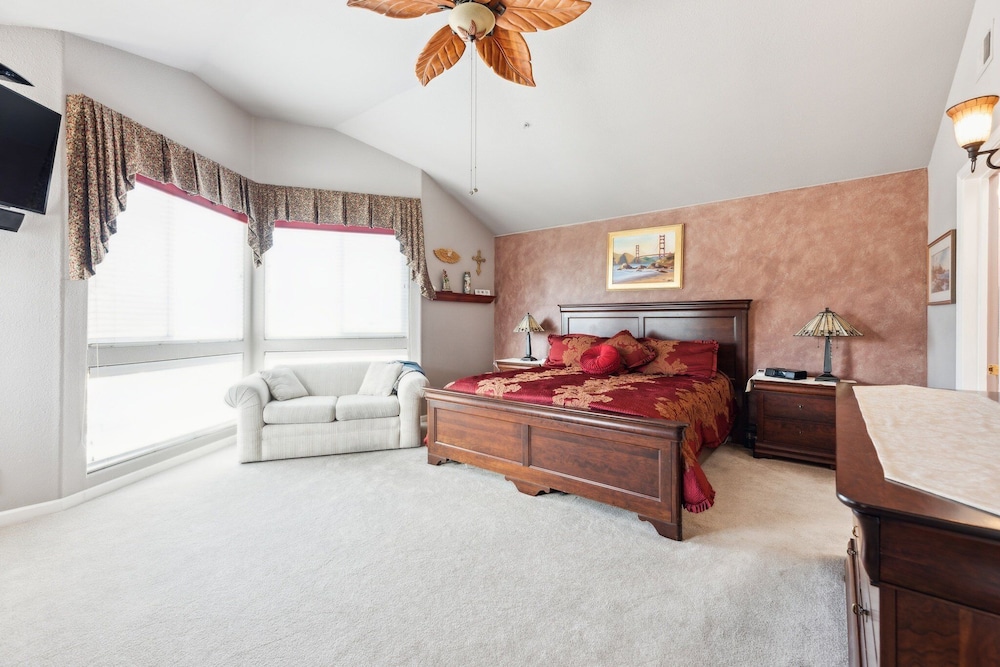 House, 5 Bedrooms photo 3