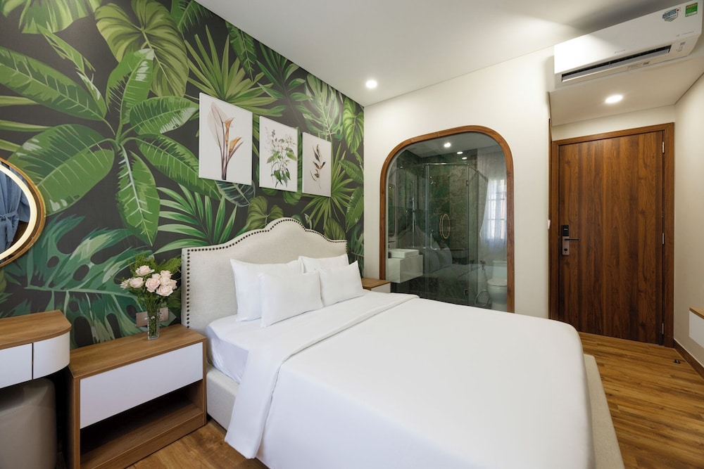 Superior Double Room, City View