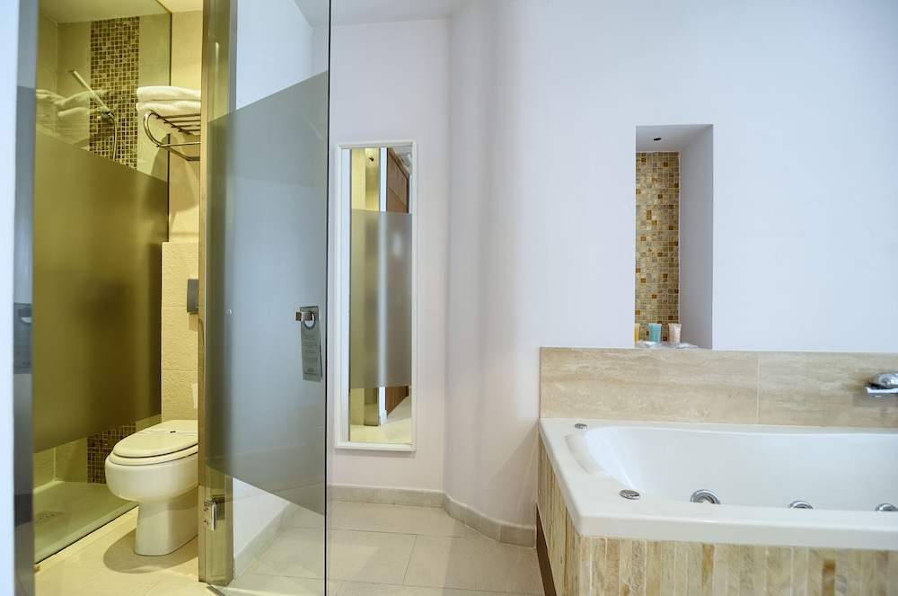 Superior Room, City View - Photo 21