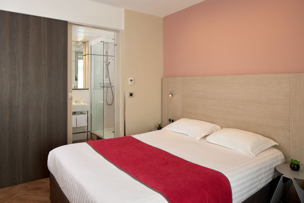 Superior Triple Room photo 2
