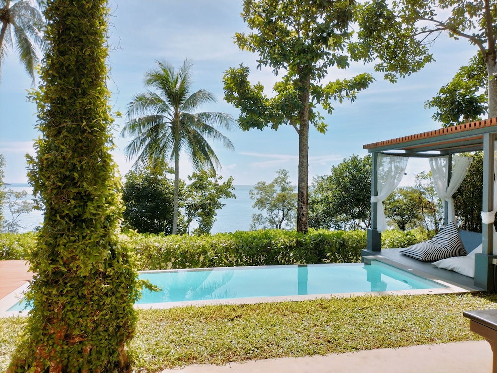 Seaside Pool Villa photo 2