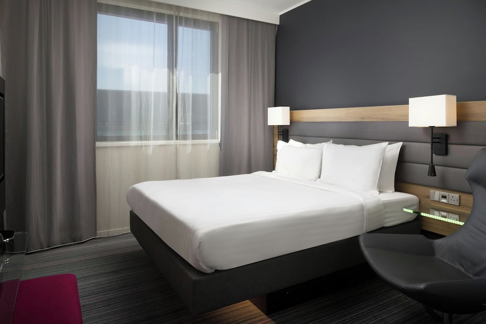 Room, 1 Queen Bed - Photo 15