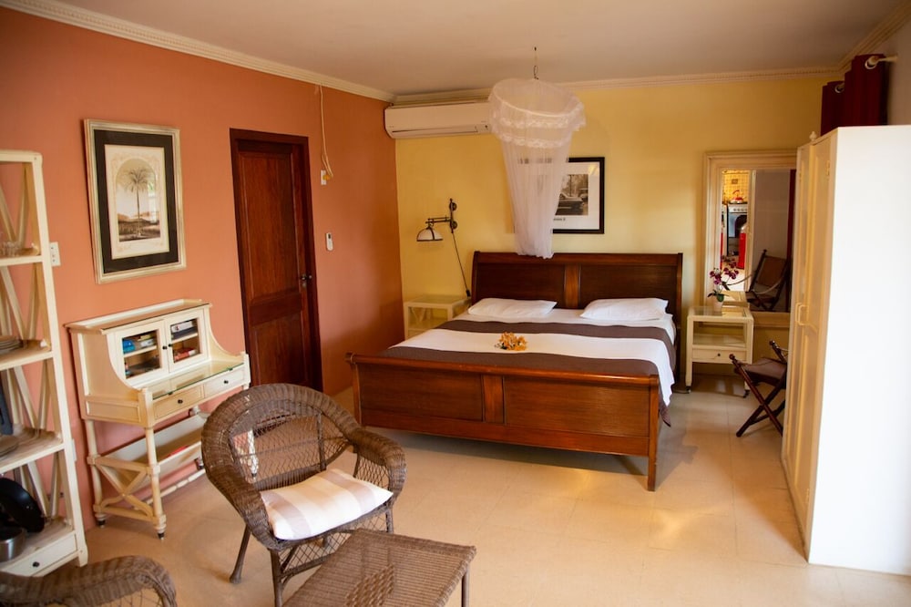Classic Studio, 1 King Bed, Garden View photo 1