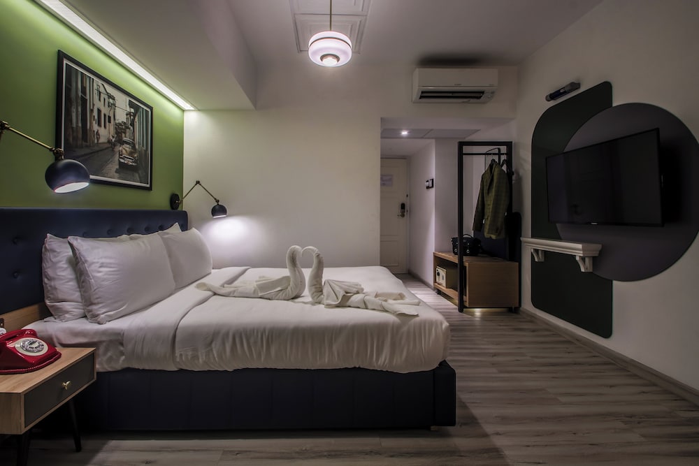 Executive Room - Photo 5