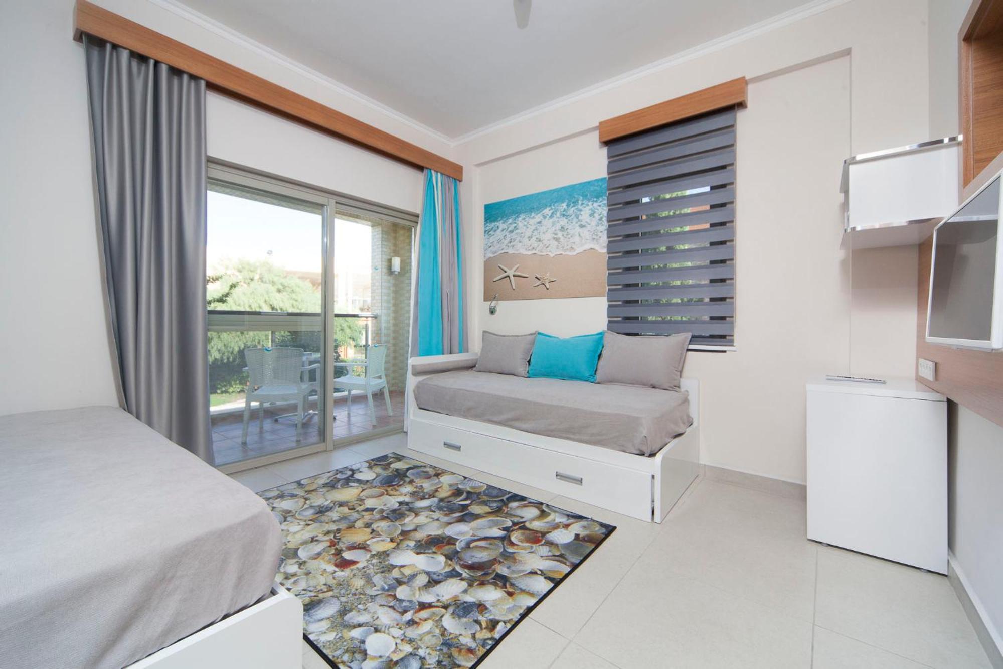Double Room with Pool View photo 2