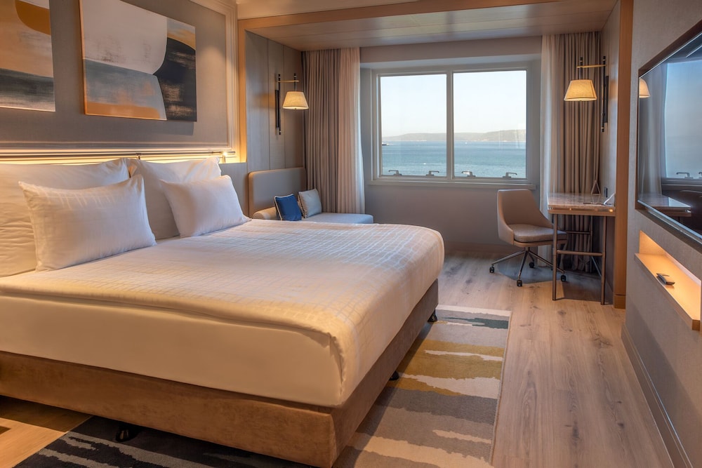 DELUXE CORNER SUIT BOSPHORUS VIEW photo 1