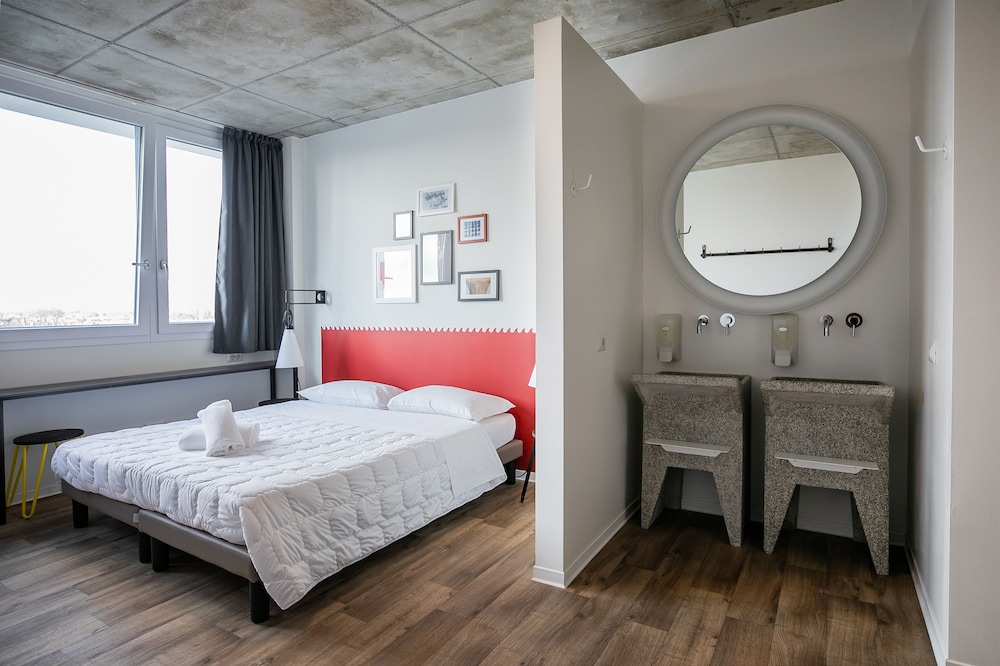 Standard Double or Twin Room photo 1
