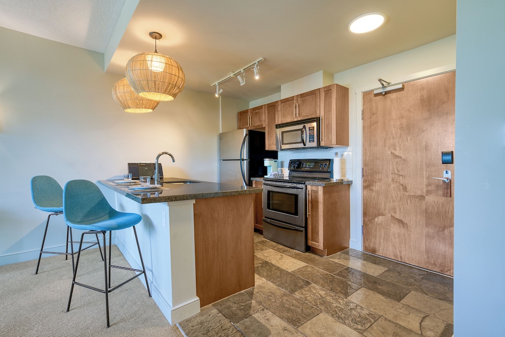 One Bedroom King Suite - Photo 11