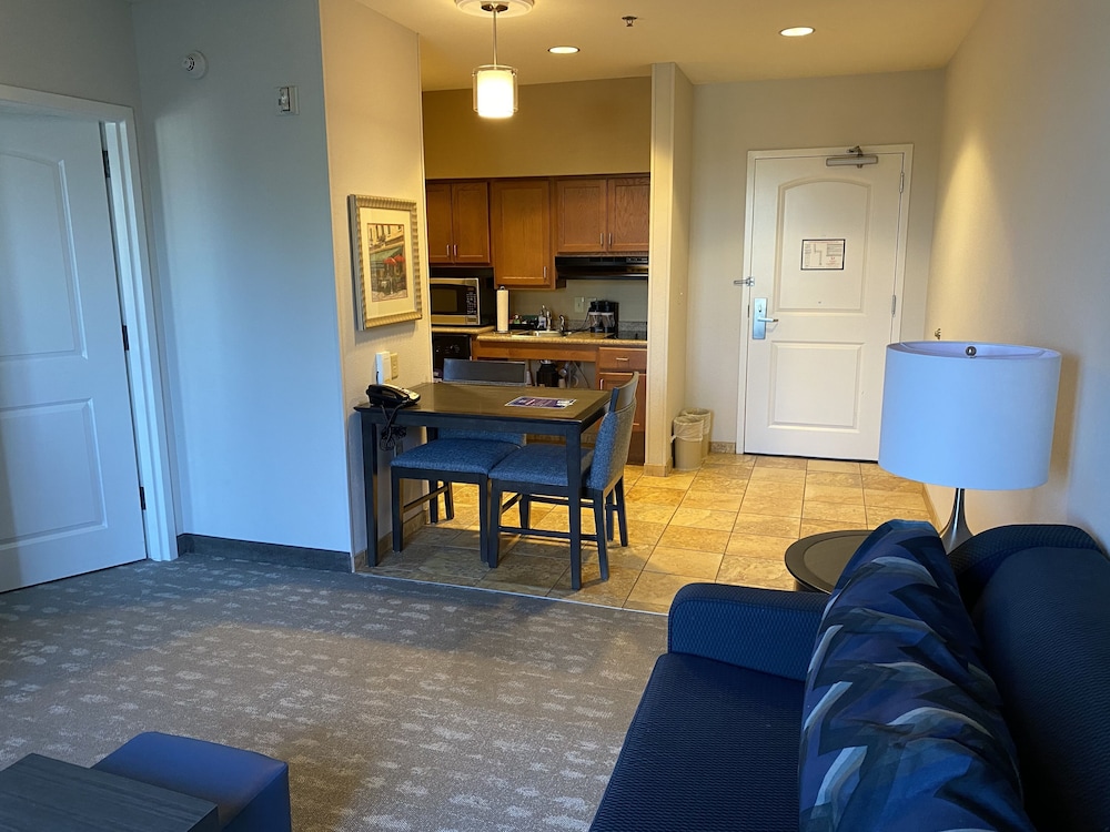 Suite, 1 King Bed, Accessible (Roll-in Shower) - Photo 4
