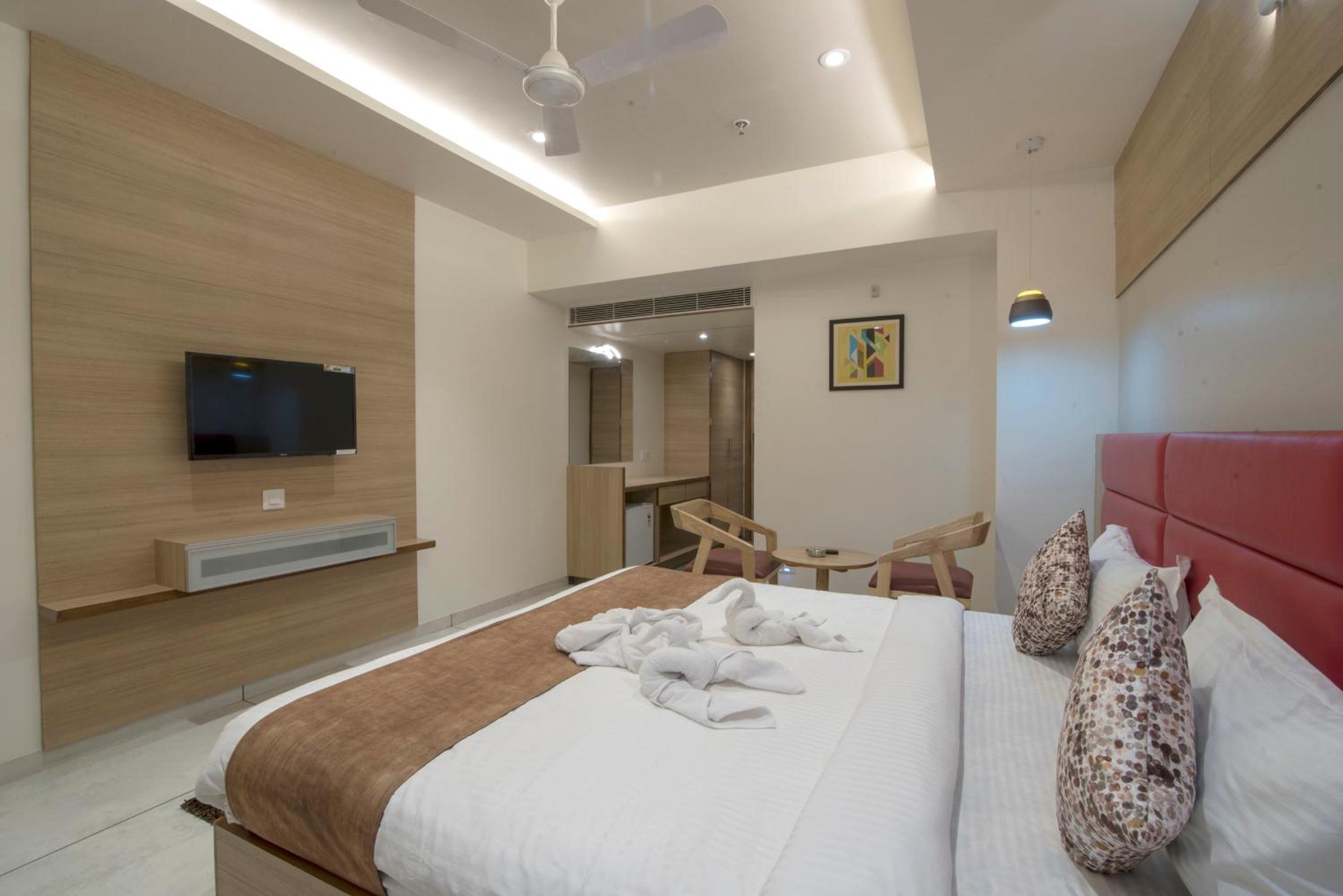Deluxe King Room - Photo 4