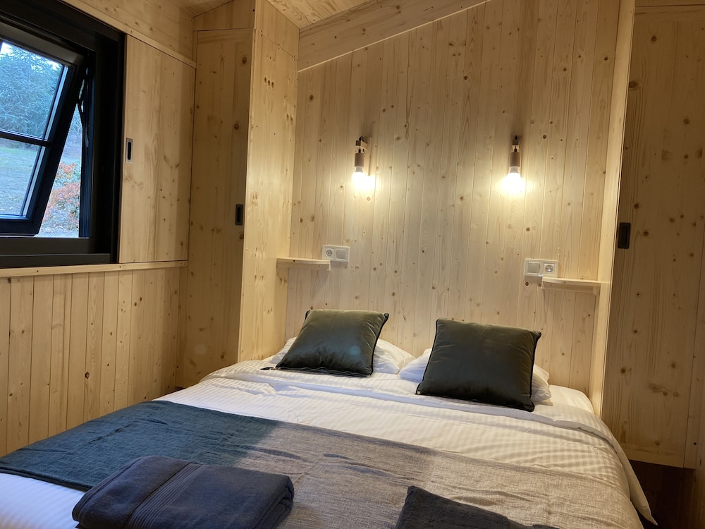 Family Cabin, 2 Bedrooms, Hot Tub photo 2