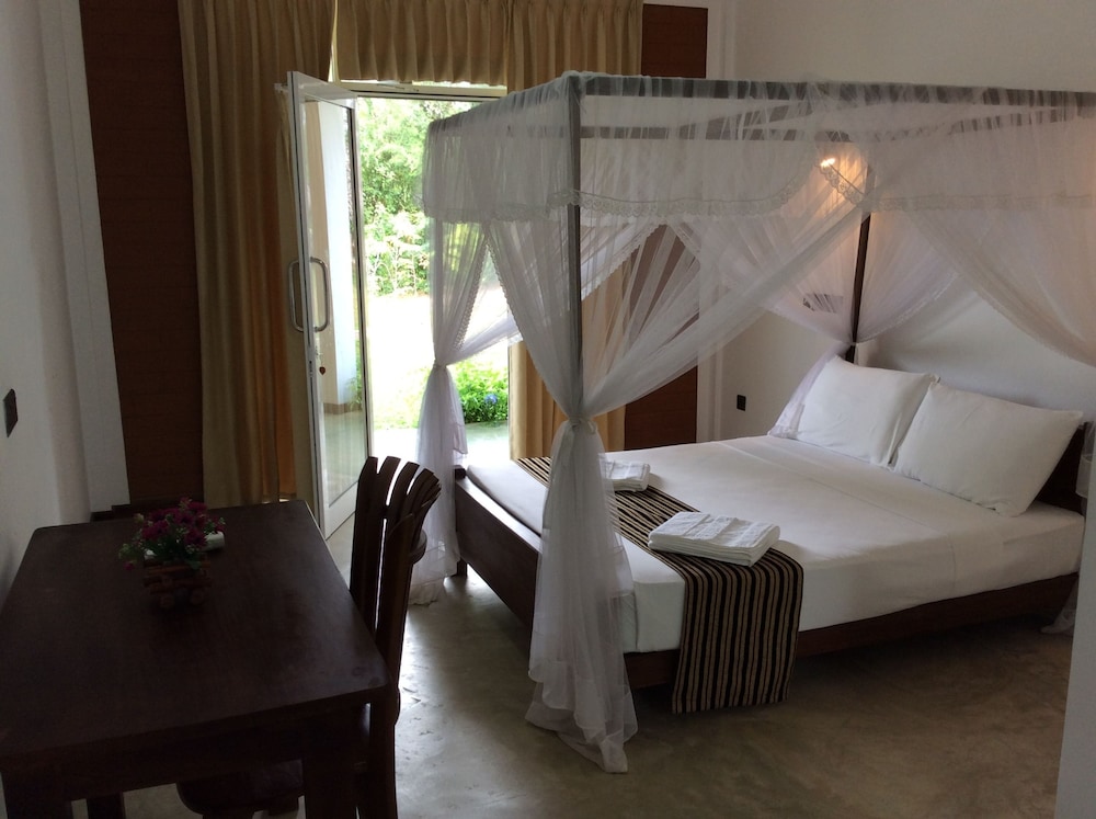 Deluxe Double Room, 1 Queen Bed, Non Smoking, Garden View photo 1