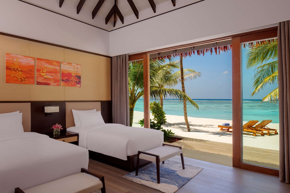Duplex three bedroom villa with private pool & free access to VIP seaplane lounge on arrival - Photo 3