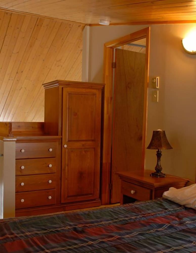 Classic Cottage, 2 Bedrooms, Mezzanine photo 2