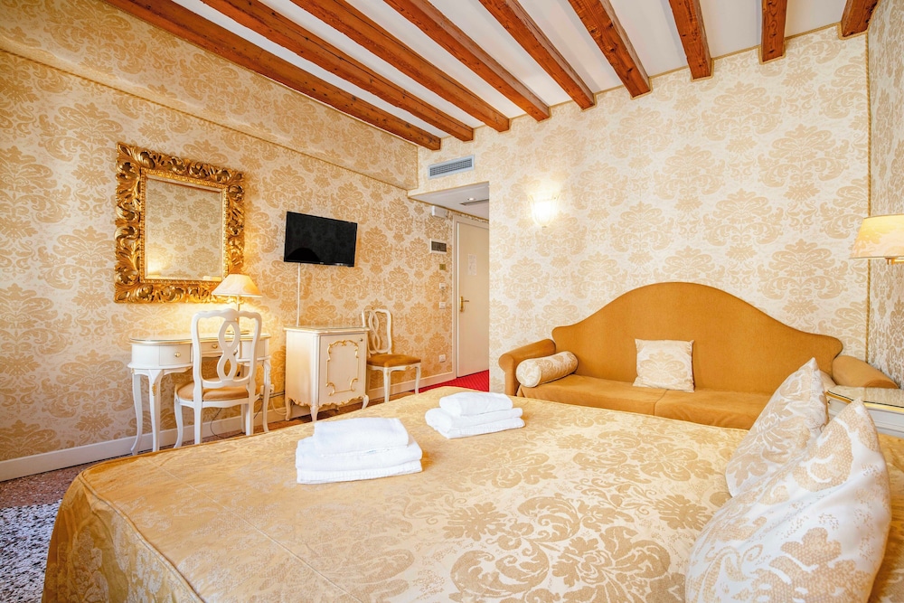 Basic Triple Room photo 2