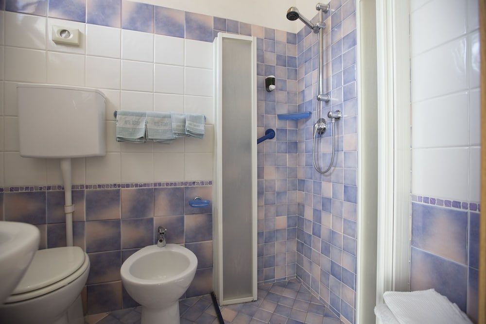 Standard Triple Room photo 2