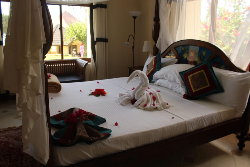 Double or Twin Room, Partial Ocean View (Salme)
