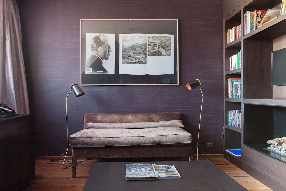 Suite Library - Photo 13