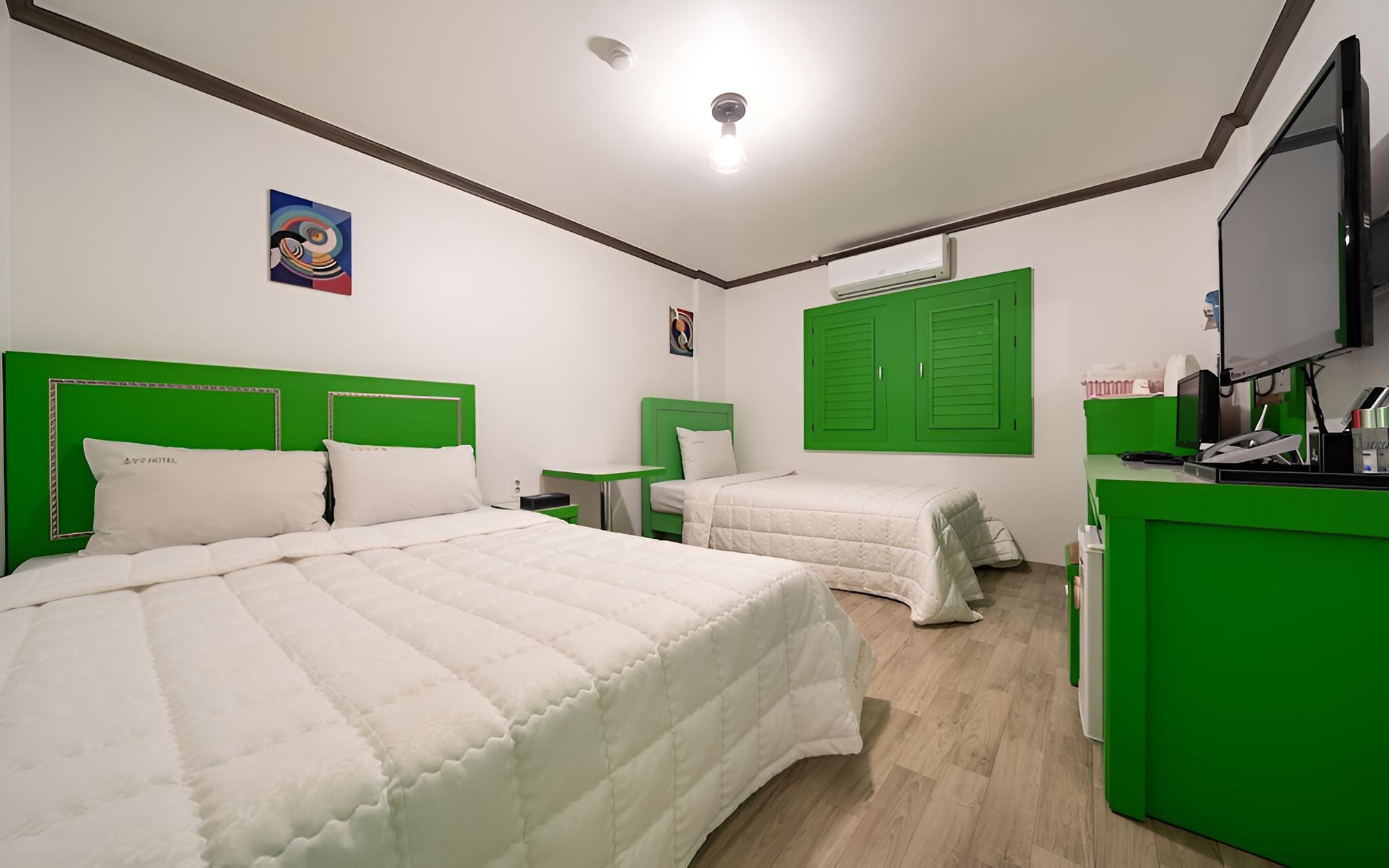 Room (Twin) - Photo 1