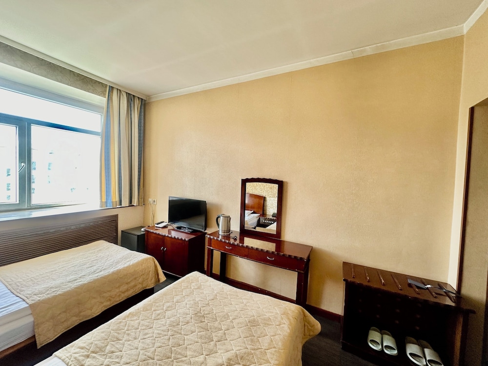 Classic Twin Room, City View - Photo 3