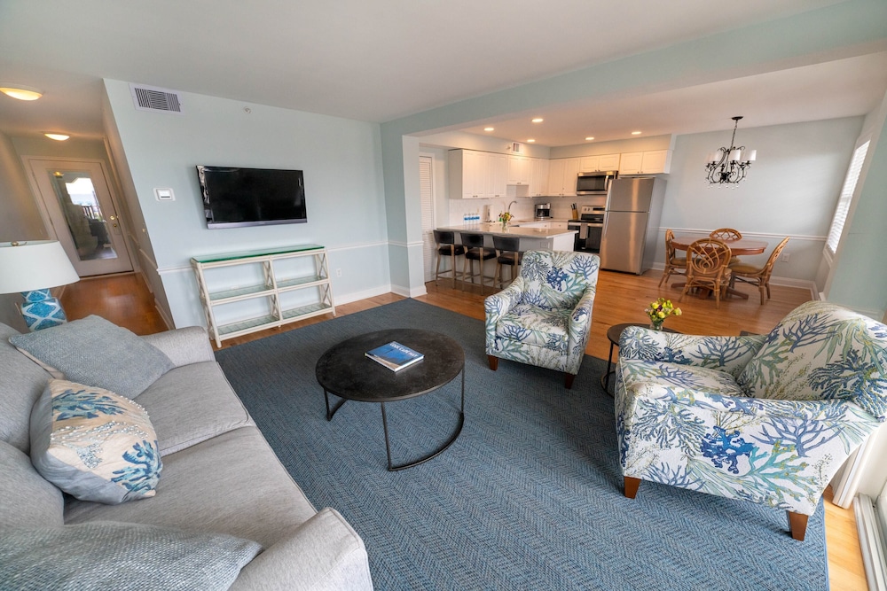 Two Bedroom / 2 Bath Town View Suite photo 3