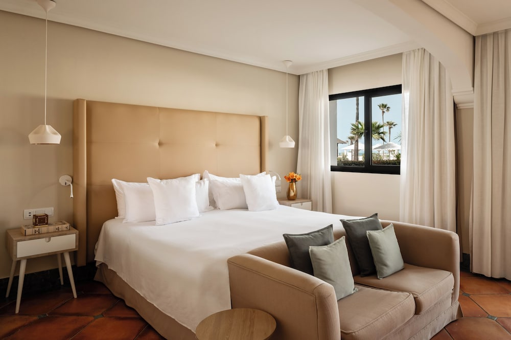 Premium Room (Pool Access with Private Garden (3AD)) photo 3
