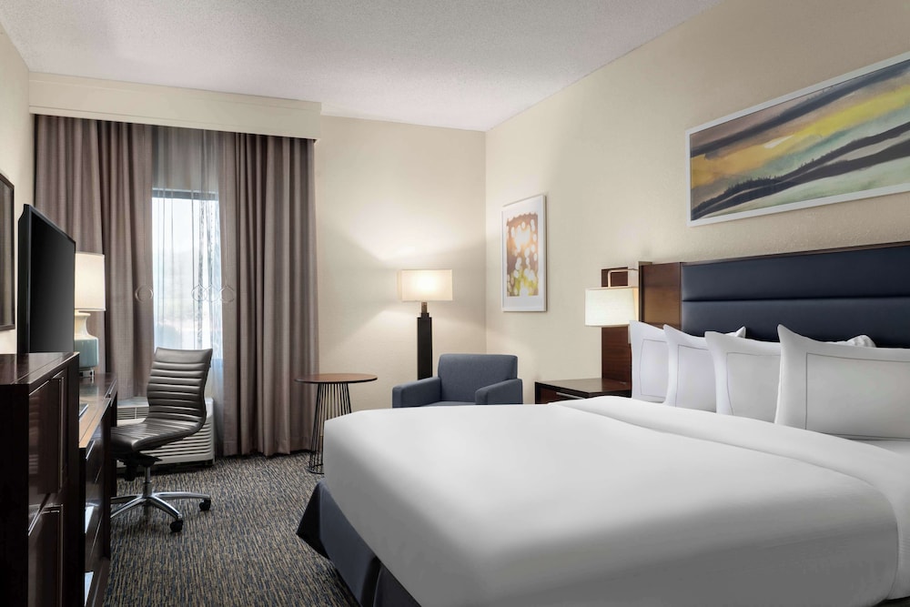 Room, 2 Queen Beds, Balcony (Hearing, Top Floor) thumbnail 6